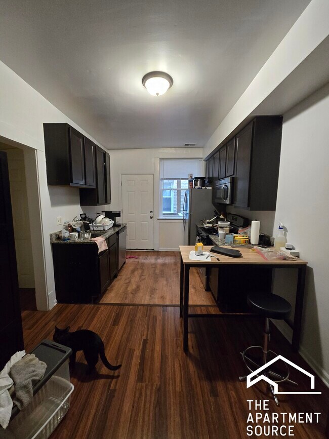 Building Photo - 4453 N Hamlin Ave Unit 2