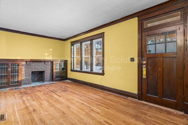 Photo - 5223 Bancroft Ave