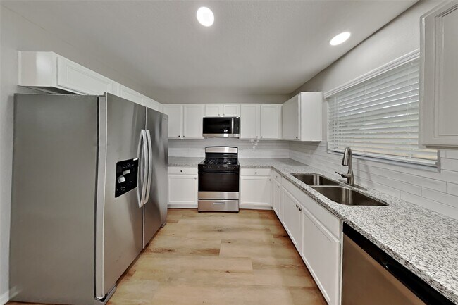 Photo - 3515 Colmar Way