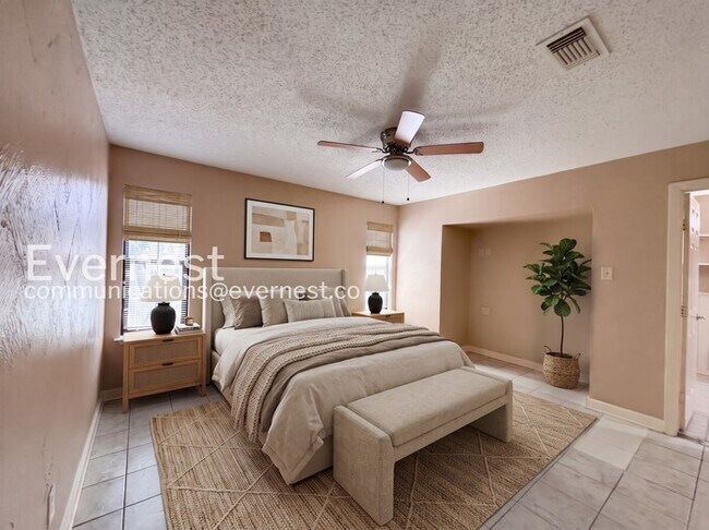 3 Bed, 2 Bath Home with Fenced Yard & Garage / Pet-Friendly / Available Now!