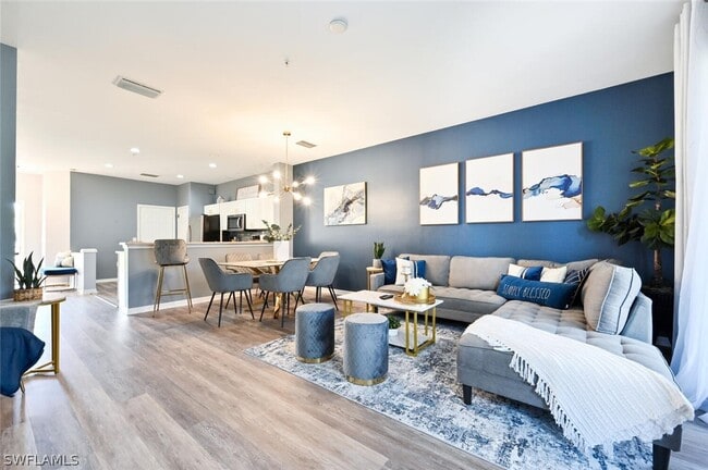 Photo - 981 Hampton Cir