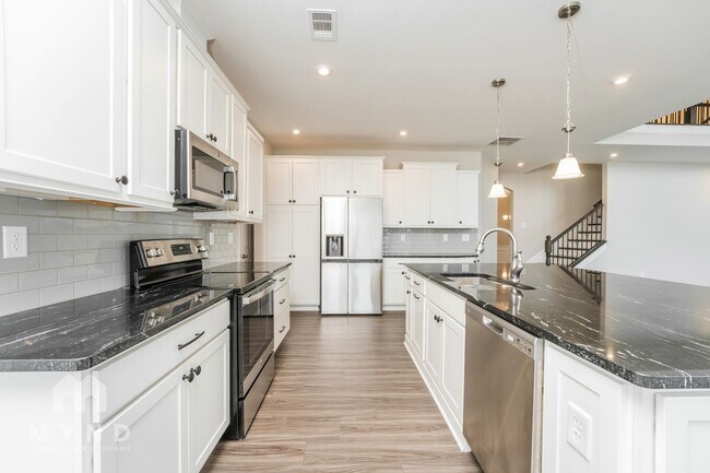 Photo - 584 Michigan Cir