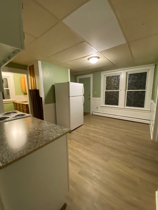 Building Photo - 575 Rockingham St Unit Apartment 3