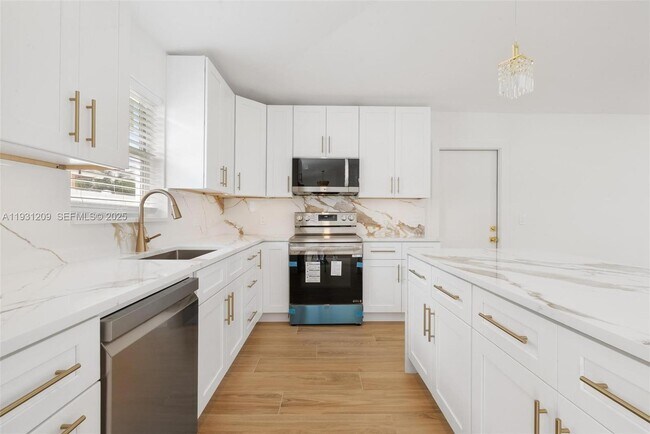 Photo - 102 SW 13th Ave