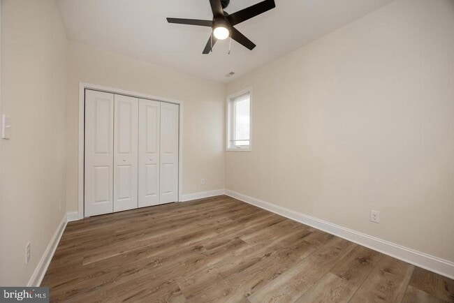 Photo - 325 W Barnard St