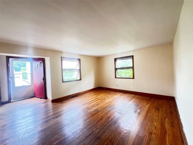 Building Photo - 12 S Seward Ave Rental
