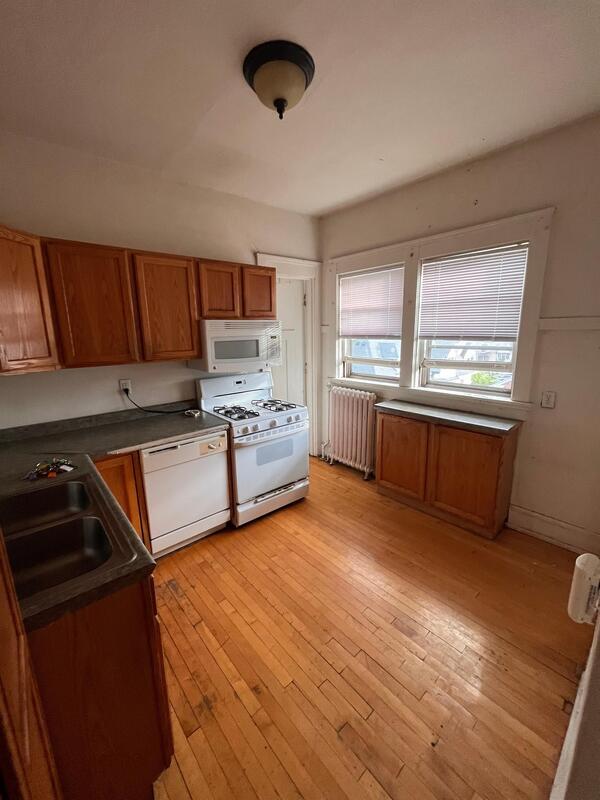 Building Photo - 111 E Gorham St Unit 3 Rental