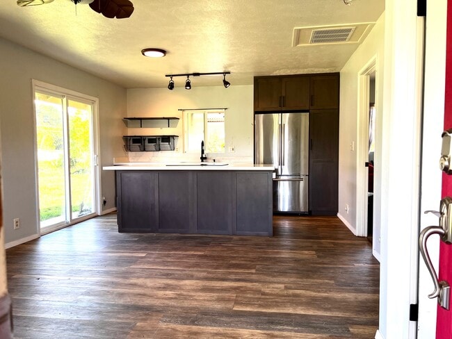 Photo - 15-1528-1528 3rd Ave.