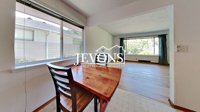 Photo - Move-In Ready Gem in Seattle