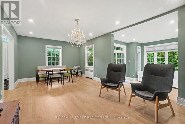 Photo - 171 Minto Pl