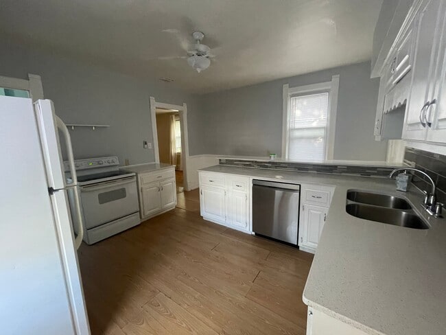 Photo - 18740 Hoffman Ave
