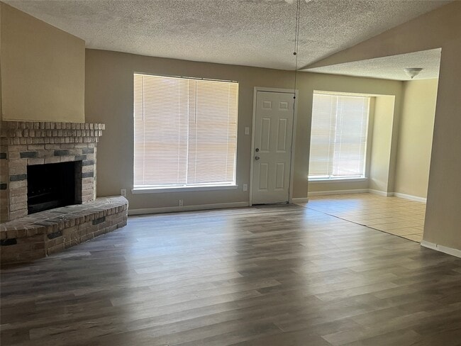 Building Photo - 15826 Willmore Ln
