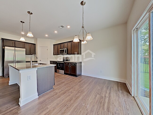 Photo - 1211 Bordeau Way