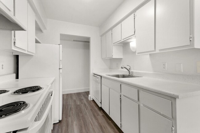 White Kitchen - Carriage Park Apartments - Dearborn Heights, MI