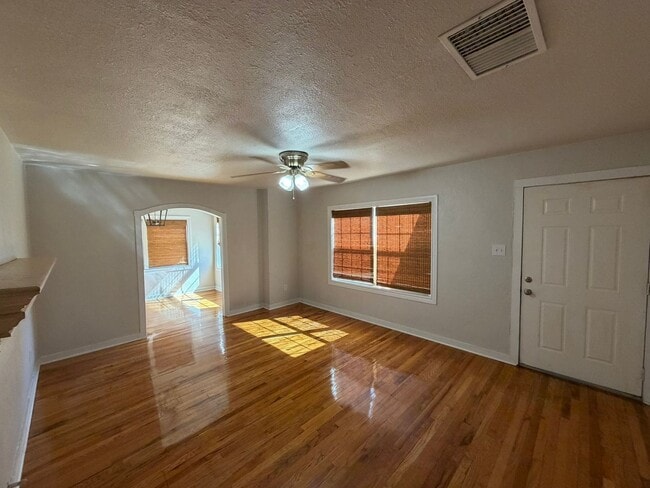 Photo - 3 Bed 1 Bath Home