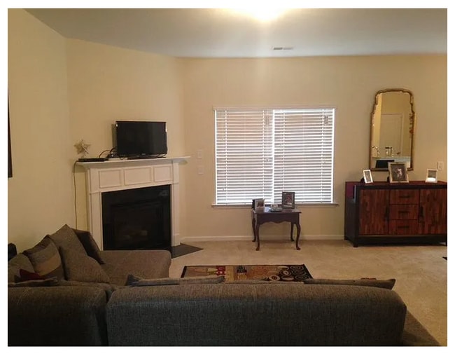 Photo - 344 Eagle Feather Loop