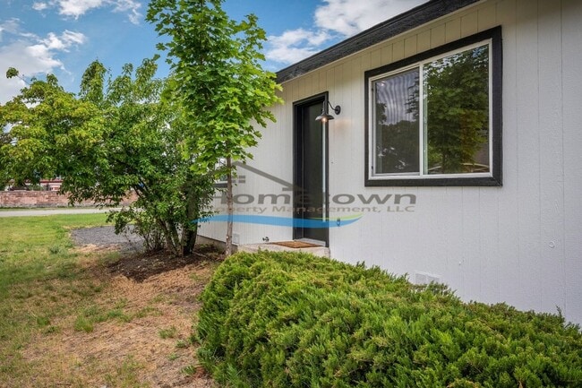 Building Photo - 1804 E Coeur D Alene Ave Unit C