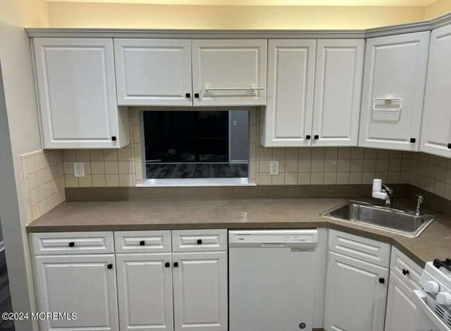 Photo - 254 Bromley Pl