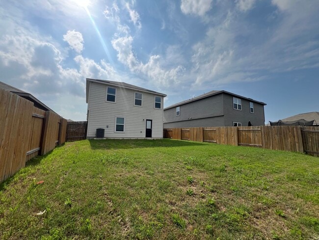 Photo - 3 bedroom, 2.5 bath house for lease!