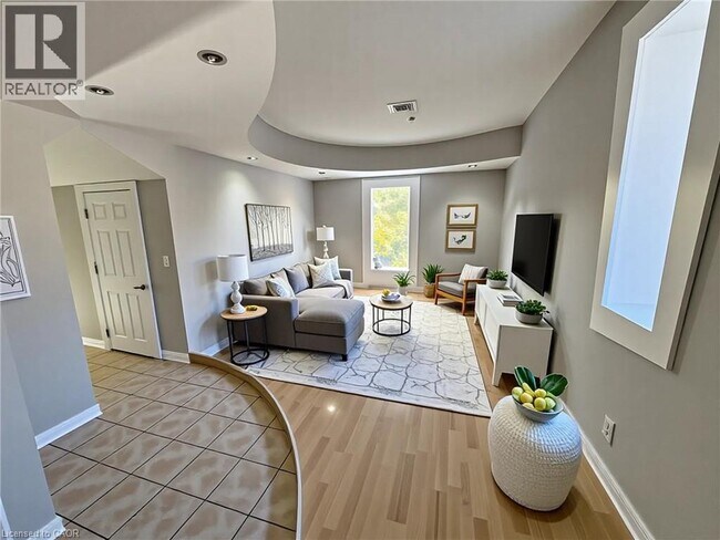 Photo - 201 James St S Unité 201