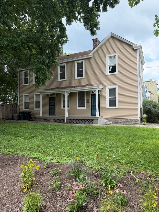Photo - 4127 Lakeman St