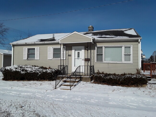 Building Photo - 2104 Panama St