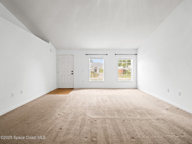 Photo - 380 Courtney St