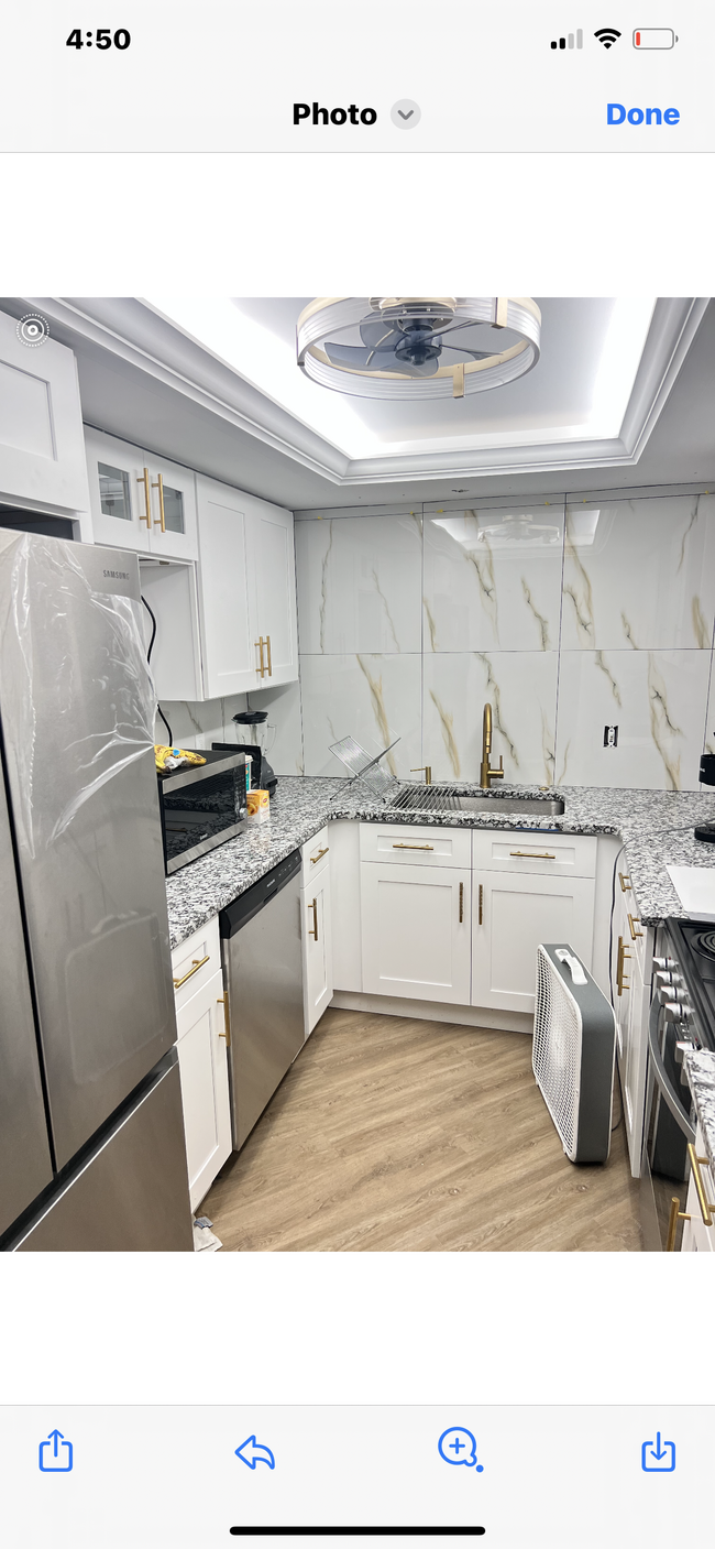 Modern kitchen - 955 Palm View Dr Unit Wedgmont Rental