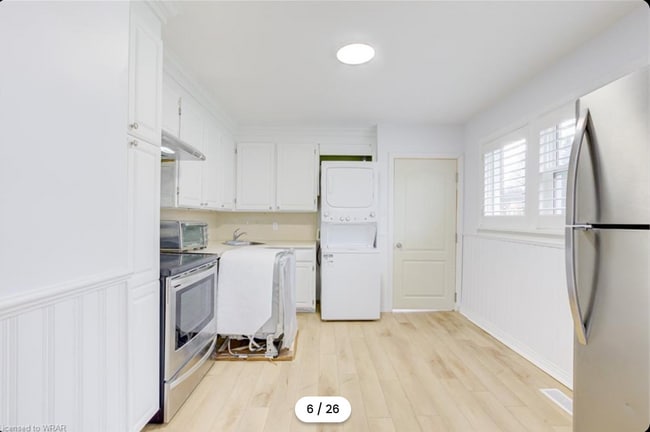 Photo - 212 Allen St E