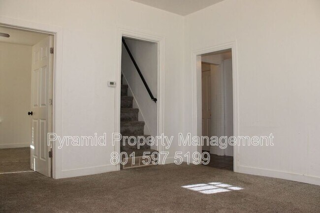 Photo - 489 E Center St