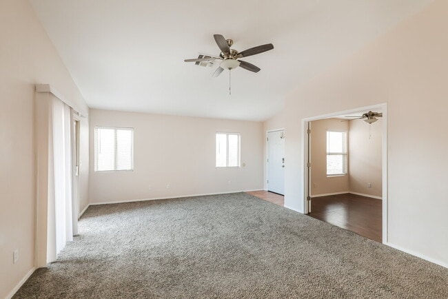 Photo - 422 W Tara Danette Dr