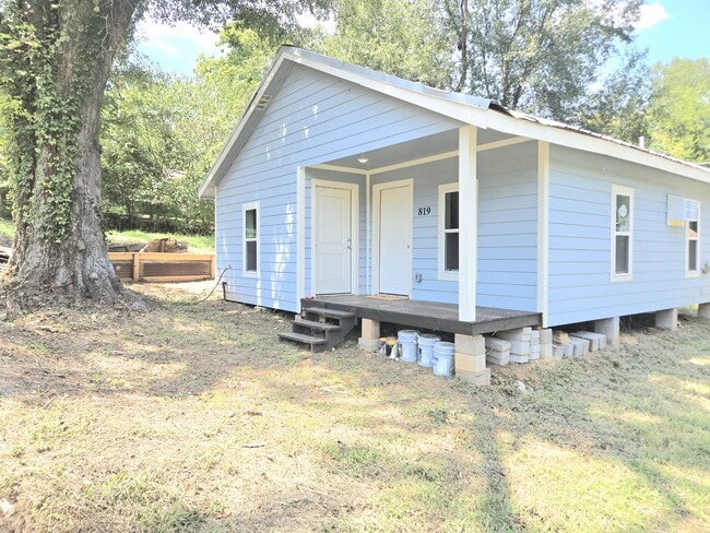 Building Photo - 819 Gene Alley Rental