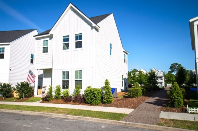 Charming Home in Mixson! - Charming Home in Mixson!