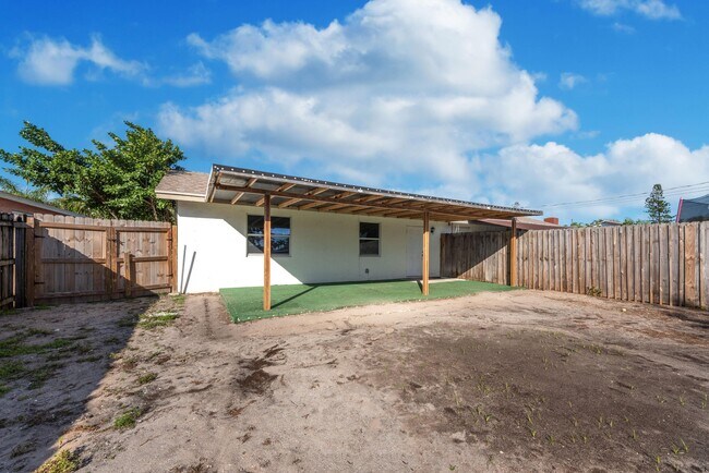 220 Perry Ave