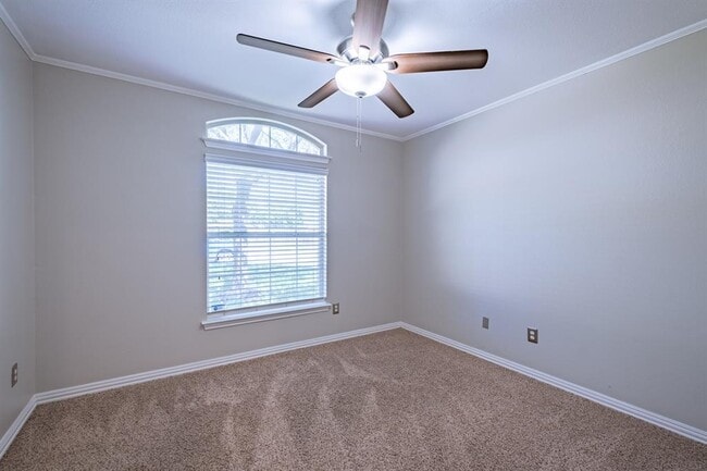 Photo - 645 Fort Thomas Pl