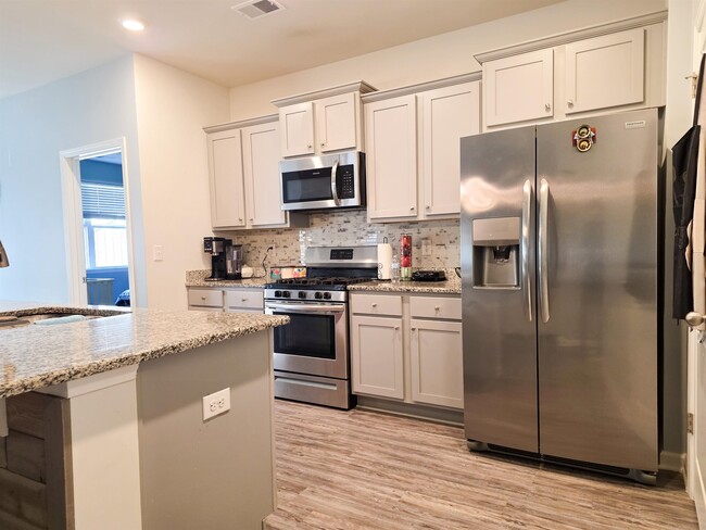 Photo - 212 Legends Dr