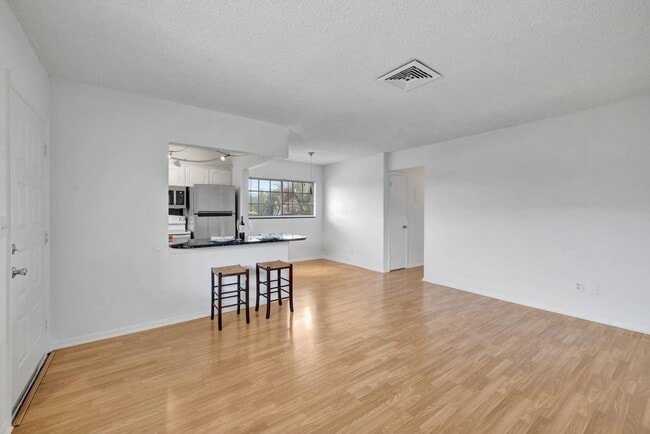 Photo - 3030 NE 5th Terrace Unidad 9A