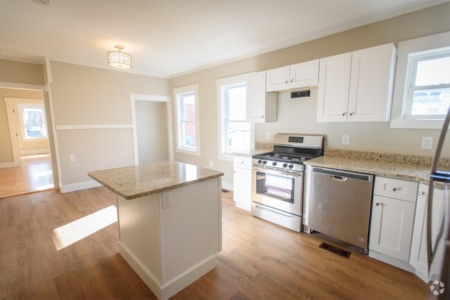 Building Photo - 3 Seward St Rental