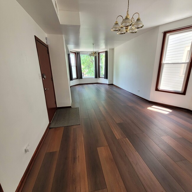 Living Room - 1642 N Sawyer Ave Apartments Unit 2