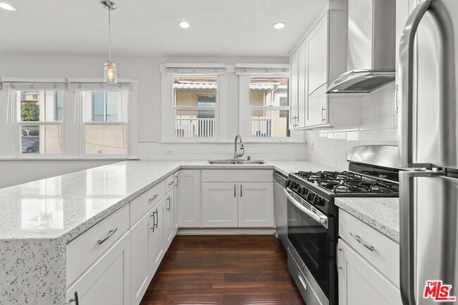 Photo - 1756 N La Brea Ave Unidad 1/2