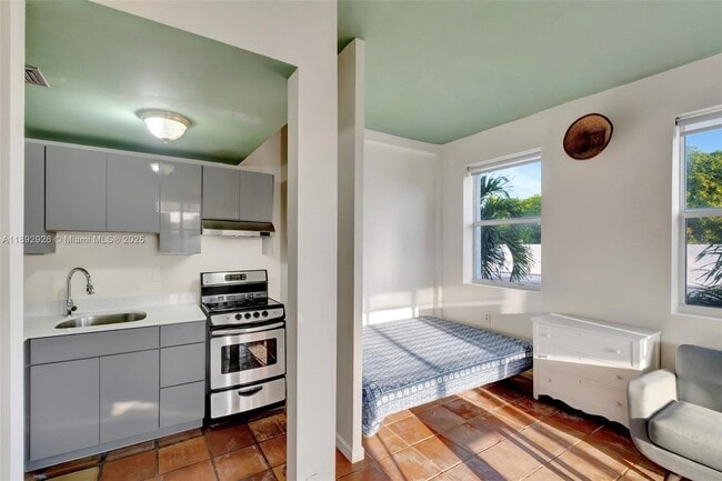 Photo - 1342 Drexel Ave Unit 301