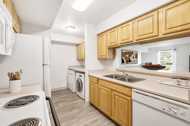 Photo - Woodland Lakes Apartments