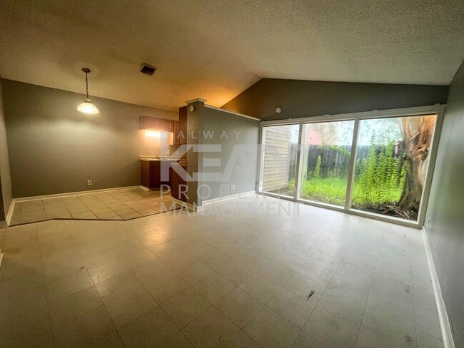 Photo - 513 Fox Run Ave Unidad 2