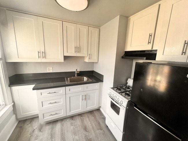 Photo - Hawthorne Studio Apartments