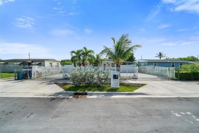 Photo - 845 NW 2nd St