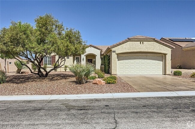 Building Photo - 2313 Fox Hills Dr Rental