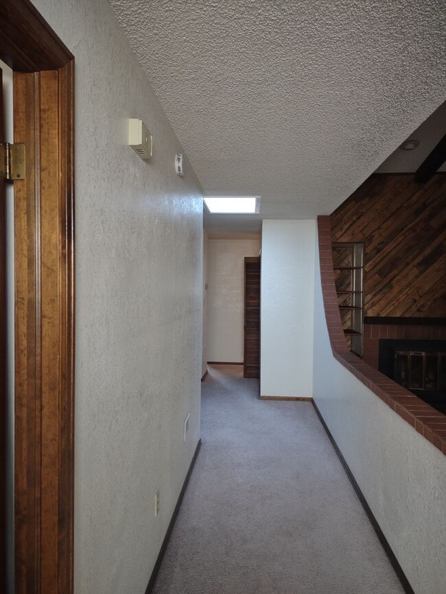 Photo - ALL PROSPECTIVE TENANTS MUST SUBMIT A $58 ... Unit U