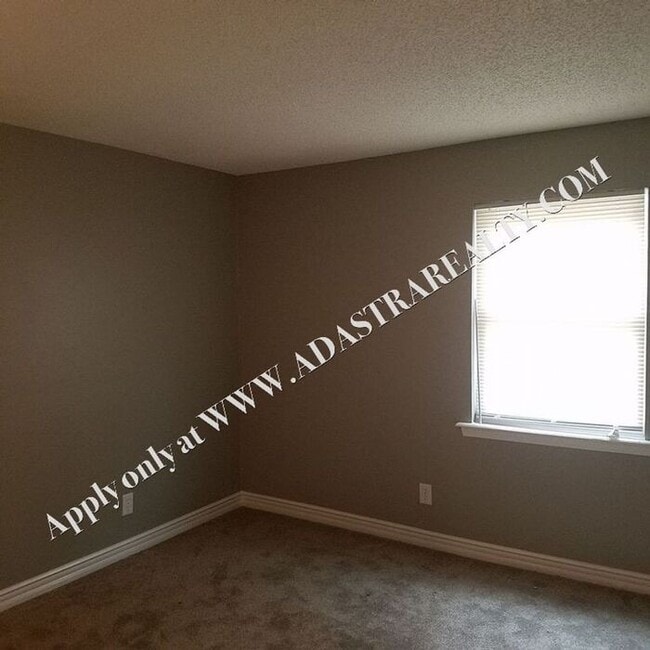 Photo - Gorgeous 3 Bedroom Duplex in Olathe-Availa...