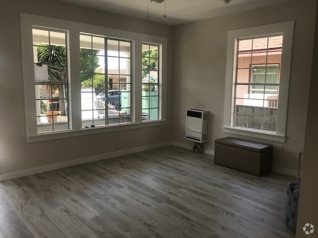 Building Photo - 731 E 32nd St Rental