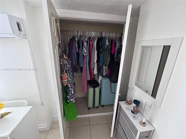 Photo - 19206 Bob-O-Link Dr